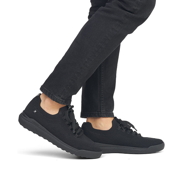 Черные текстильные кроссовки